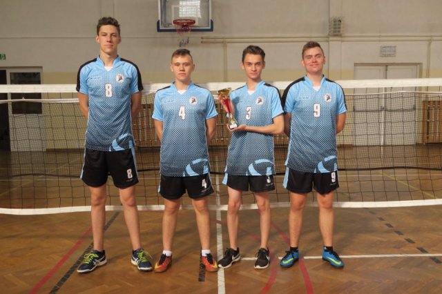 Chłopcy z I LO mistrzami powiatu w badmintonie!