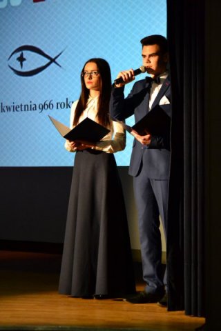 Nasi artyści podczas miejsko – powiatowych obchodów  1050. rocznicy Chrztu Polski