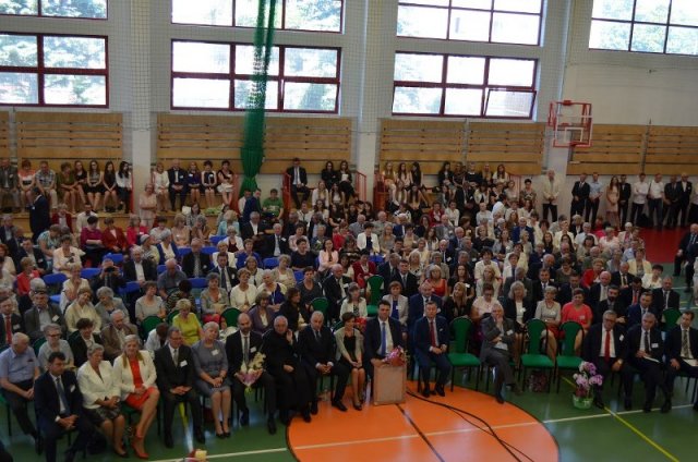 FOTORELACJA  Z  OBCHODÓW  100-LECIA  I  LICEUM OGÓLNOKSZTAŁCĄCEGO IM. WŁADYSŁAWA JAGIEŁŁY W KRASNYMSTAWIE