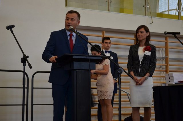 FOTORELACJA  Z  OBCHODÓW  100-LECIA  I  LICEUM OGÓLNOKSZTAŁCĄCEGO IM. WŁADYSŁAWA JAGIEŁŁY W KRASNYMSTAWIE