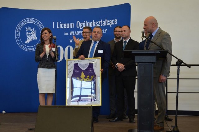 FOTORELACJA  Z  OBCHODÓW  100-LECIA  I  LICEUM OGÓLNOKSZTAŁCĄCEGO IM. WŁADYSŁAWA JAGIEŁŁY W KRASNYMSTAWIE