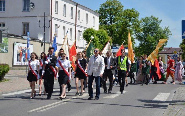 FOTORELACJA  Z  OBCHODÓW  100-LECIA  I  LICEUM OGÓLNOKSZTAŁCĄCEGO IM. WŁADYSŁAWA JAGIEŁŁY W KRASNYMSTAWIE