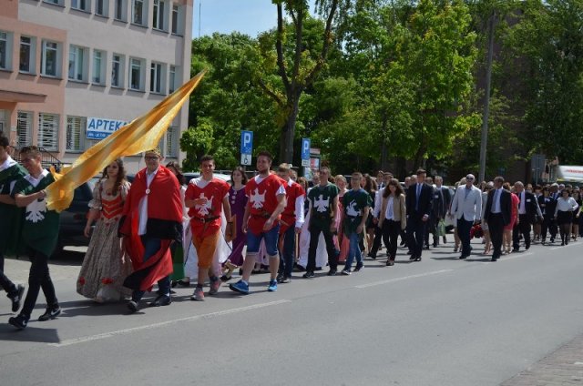 FOTORELACJA  Z  OBCHODÓW  100-LECIA  I  LICEUM OGÓLNOKSZTAŁCĄCEGO IM. WŁADYSŁAWA JAGIEŁŁY W KRASNYMSTAWIE