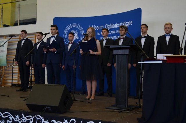 FOTORELACJA  Z  OBCHODÓW  100-LECIA  I  LICEUM OGÓLNOKSZTAŁCĄCEGO IM. WŁADYSŁAWA JAGIEŁŁY W KRASNYMSTAWIE