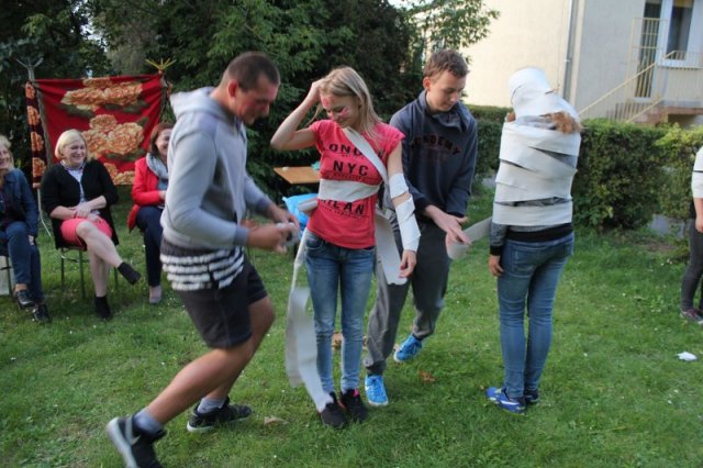 „Otrzęsiny przy ognisku w Internacie”