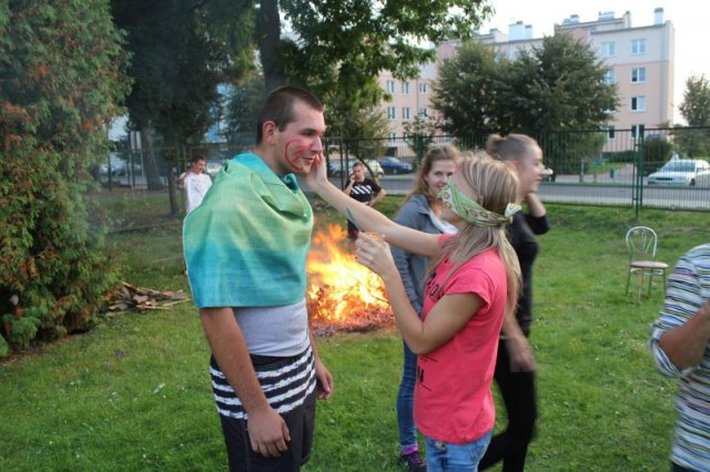 „Otrzęsiny przy ognisku w Internacie”