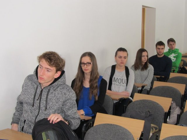Co to jest – pobudza szare komórki, uczy, bawi i zaskakuje? Matematyka!
