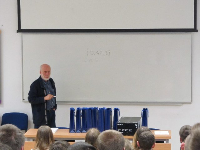 Co to jest – pobudza szare komórki, uczy, bawi i zaskakuje? Matematyka!