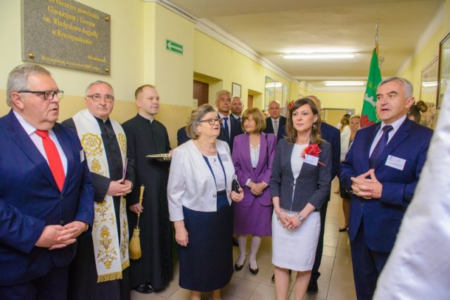 Odsłonięcie tablicy pamiątkowej.