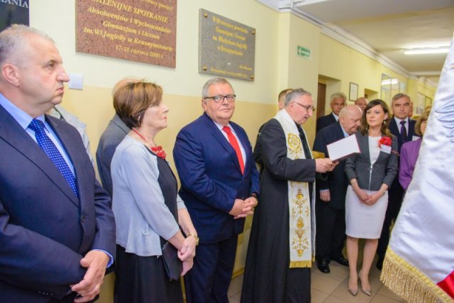 Odsłonięcie tablicy pamiątkowej.