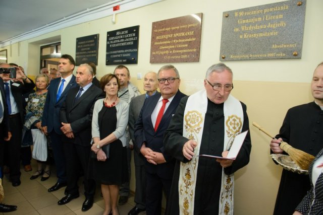 Odsłonięcie tablicy pamiątkowej.